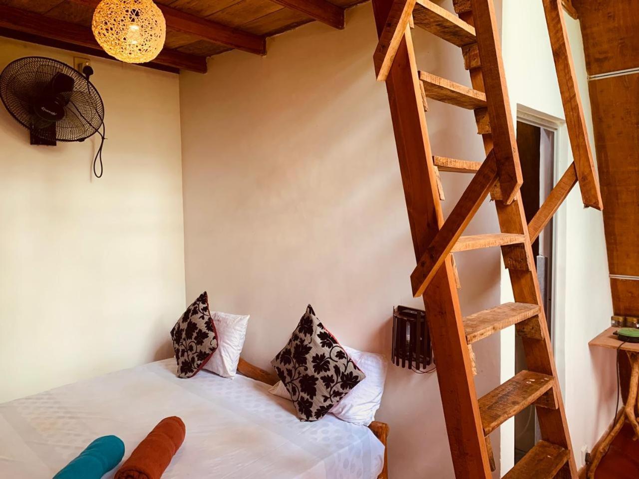 Apartamento Angry Birds Tree House Habarana Exterior foto